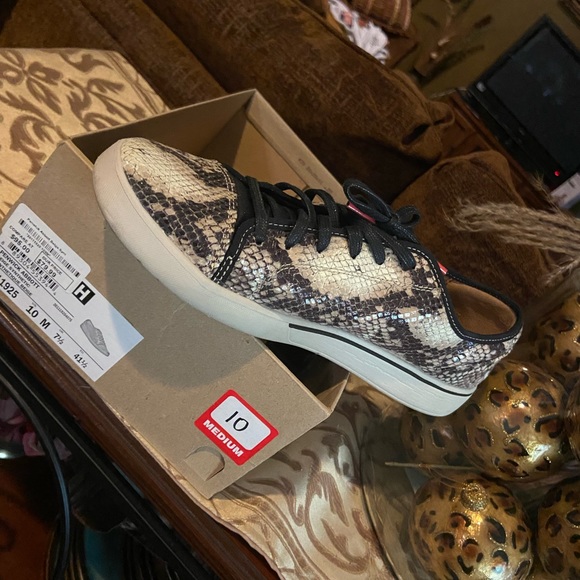 Clarks sneakers, size 10, snake print - Picture 2 of 6